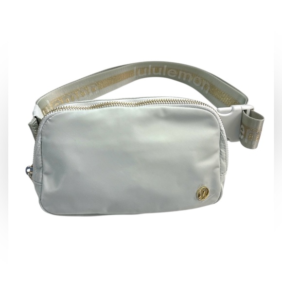 NWOT Lululemon Everywhere Belt Bag Wordmark Vapor/Gold/White - Picture 2 of 14